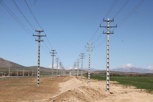 روستای دیوان بندرلنگه از نعمت برق بهره‌مند شد