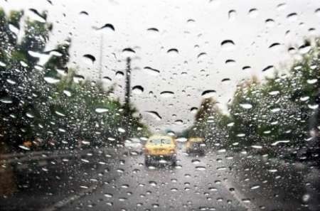 وقوع رگبارهای پراکنده در یزد  تداوم بارش ‌‌های رگباری و رعد و برق