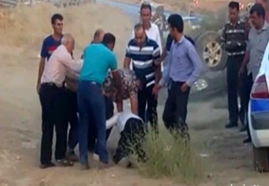 ماموران دولتی در جاده مورد ضرب و شتم قرار گرفتند
