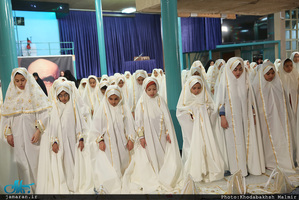 مراسم جشن تکلیف «دبستان سمیه» منطقه چهار تهران در حسینیه جماران 