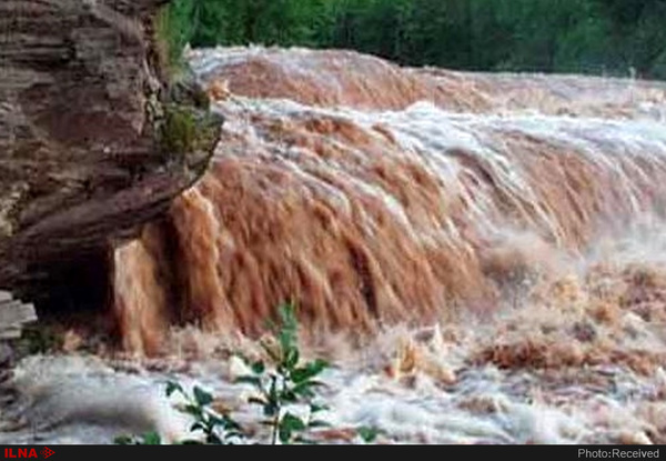 خسارت سنگین سیل در خرم آباد  صدها منزل مسکونی گرفتار سیلاب و آبگرفتگی  برآورد خسارت‌ها فعلا امکان پذیر نیست