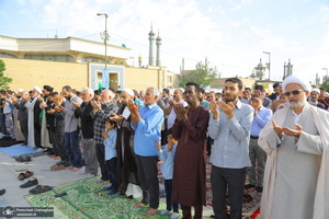 نماز عید سعید فطر در حرم مطهر حضرت معضومه (س)