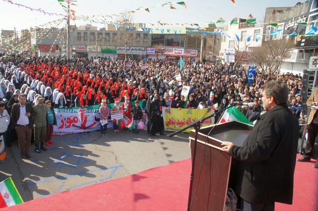 نماینده کرج: رهبر معظم انقلاب ستون خیمه نظام هستند