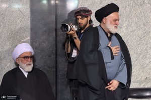 حضور آیت الله سید حسن خمینی در مراسم بزرگداشت رهبر شهید انقلاب در حرم مطهر رضوی