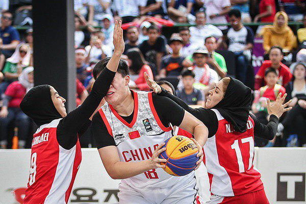 تناقض گویی درباره  یک مدیر زن/ کلاهی با دوصندلی در بسکتبال!