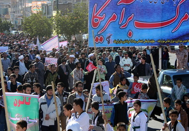 راهپیمایی 13 آبان در شهرستان قرچک برگزار شد