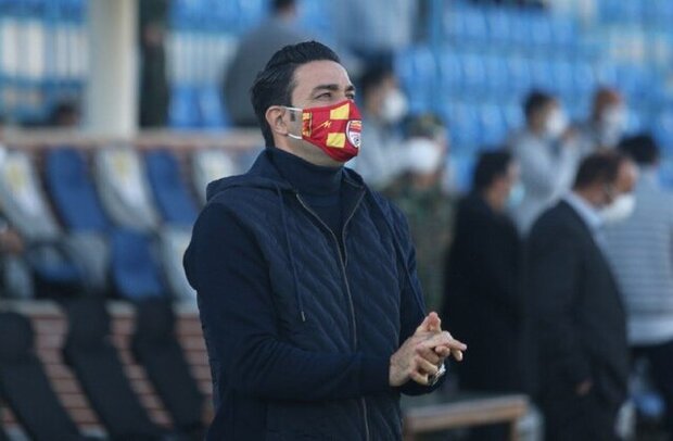 نکونام: در بازی با پرسپولیس روی اشتباهات باختیم/ مقابل ماشین سازی روی زمین یخ زده بازی کردیم
