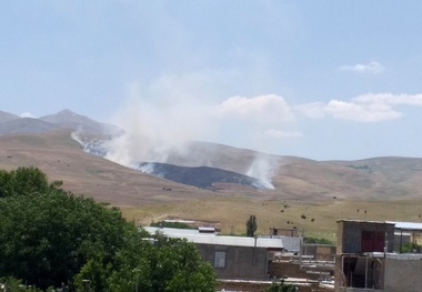 آتش‌سوزی 11 هکتار از مراتع شهرستان نهاوند  عامل انسانی علت حادثه