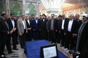 تجدید میثاق رئیس و جمعی از نمایندگان مجلس شورای اسلامی با آرمان‌های امام خمینی(س)-2