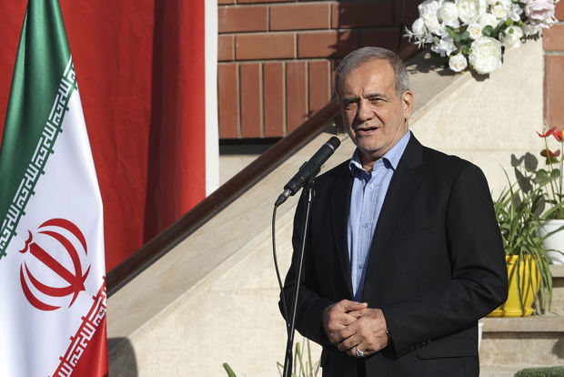 پزشکیان: دولت همه بسترهای لازم را برای موفقیت دانش‌آموزان فراهم می‌کند