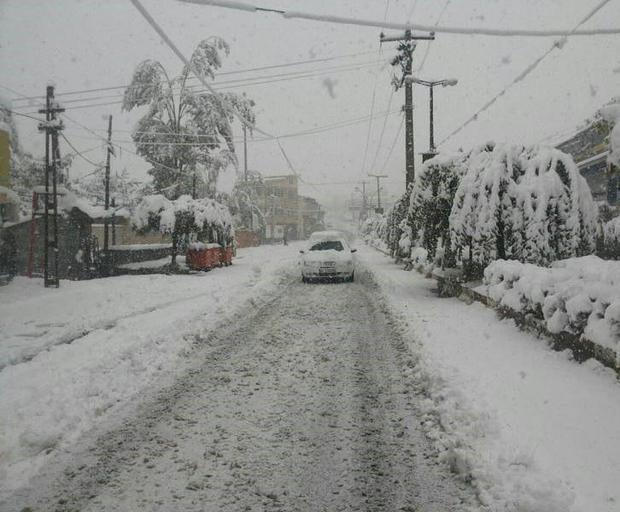 بارش 30 سانتی متر برف در روستاهای کوهستانی آمل