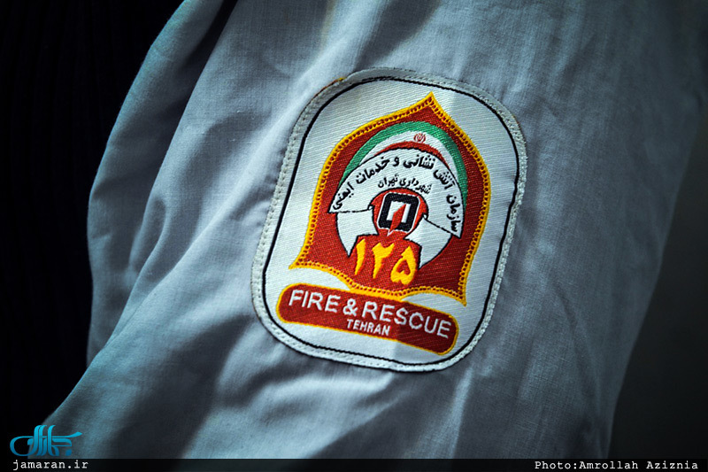 ادای احترام جمعی از پرسنل حرم امام خمینی به به شهدای آتش نشان 