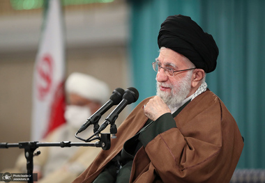 فیلم کامل پاسخ رهبرانقلاب به یکی از دانشجویان که بی‌بی‌سی با تقطیع آن به دروغ مدعی «تنش در بیت رهبری» شد