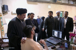 بازدید سیدحسن خمینی از  کارگاه طراحی زندگی سیاسی و عرفانی امام خمینی (ره) در حسینیه جماران