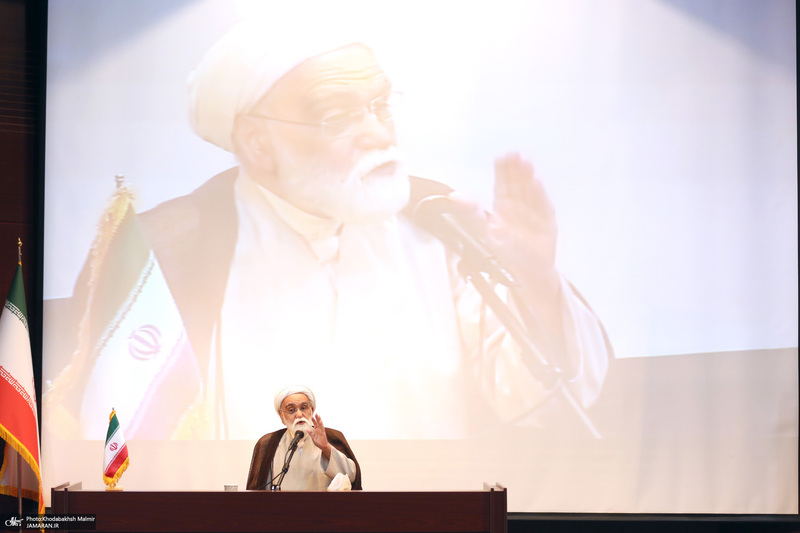 دیدار رییس و امدادگران جمعیت هلال احمر با سید حسن خمینی