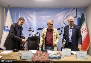  نشست «از مقاومت تا مذاکره؛ وظیفه روزنامه‌نگاران چیست؟» 