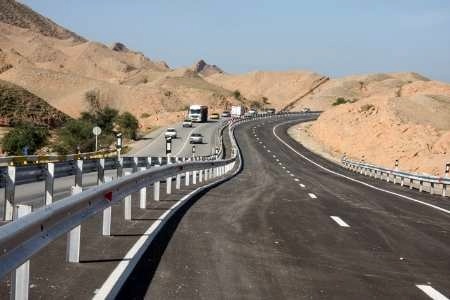 بیش از 80 درصد بزرگراه ایلام - مهران زیر بار ترافیک قرار دارد