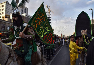 کاروان نمادین کربلا در مشهد