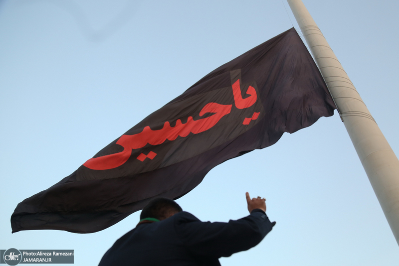 مراسم اهتزاز بزرگترين پرچم عزاداری در تهران