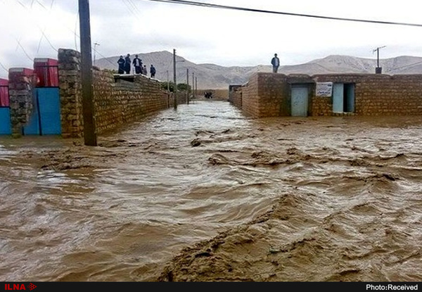 برخی روستاهای استان هنوز زیر آب هستند  نگران شیوع بیمار‌ی‌ها هستیم  مشکلات اجتماعی سیل همچنان گریبانگیر مردم منطقه است