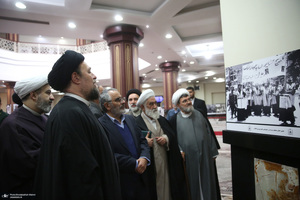 بازدید سید حسن خمینی از نمایشگاع عکس امام امت