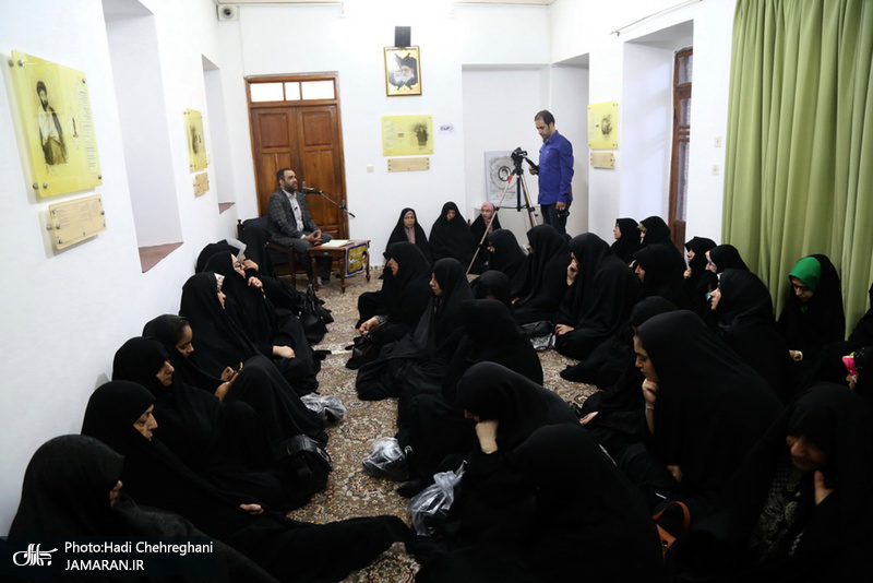 محفل انس با قرآن ویژه بانوان در بیت قدیمی امام در قم