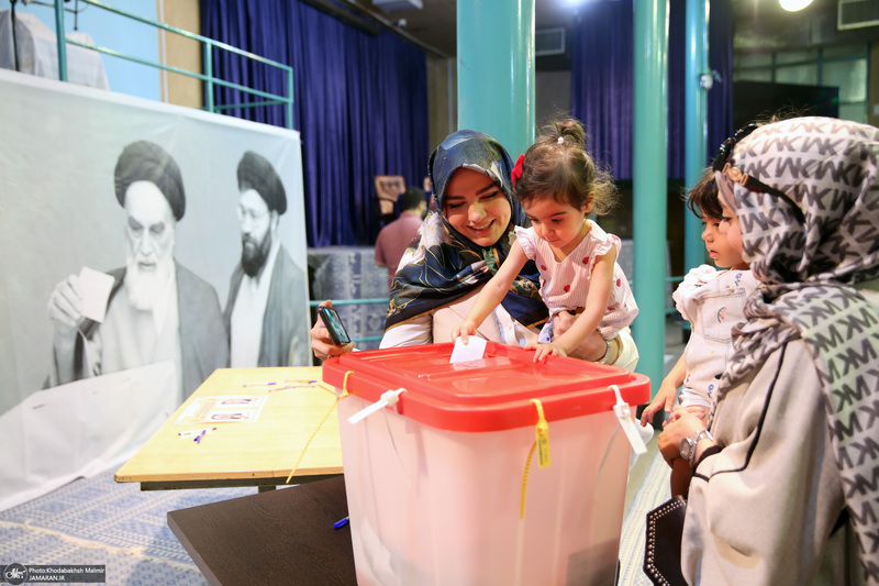 مرحله دوم انتخابات ریاست جمهوری چهاردهم در حسینیه جماران - 8