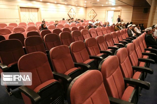 انتقاد استاندار خراسان شمالی از صندلی‌های خالی در یک همایش