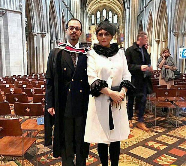 خانم بازیگر در مراسم فارغ التحصیلی پسرش در ایرلند/ عکس

