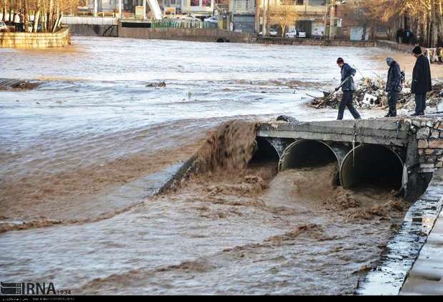 مردم کنار رودخانه های همدان اتراق نکنند