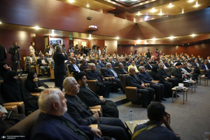 دیدار سرپرست و کارکنان وزارت خارجه باسید حسن خمینی در حرم مطهر امام خمینی (س)