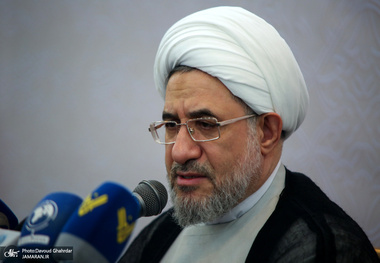آیت‌الله اراکی: اعضای خبرگان چند بار از رهبر شهید درخواست کردند اگر نظری درباره گزینه‌های رهبری دارند بفرمایند اما ایشان ۱۰۰ درصد امتناع کردند/ حضرت آقا فرمودند که این کار کار خداست، روزی که نیاز باشد، خدا دل‌ها را به آنجا که باید هدایت می‌کند