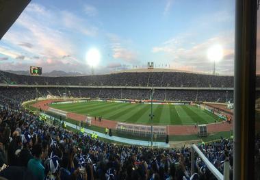 تعجب سرمربی العین از نوع تشویق هواداران آبی پوشان/ امتناع استقلالی ها از بی انضباطی و پرتاب مواد غیر مجاز

