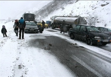 ۳۵۰ روستای الیگودرز گرفتار در برف