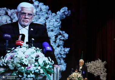 عارف: علم و فرهنگ، چماق و پاسبان نمی‌خواهد زیرا نتیجه عکس می‌دهد/ باید جوانانی تربیت کنیم که ایثار در وجود آنها نهادینه شده و خدمت به مردم را وظیفه خود بدانند/ پیش از تعلیم، وظیفه تربیت داریم و مردم نیز قیم نمی‌خواهند