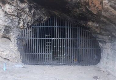 مراحل پایانی ساخت درب حفاظتی غار "کلدر" خرم‎آباد