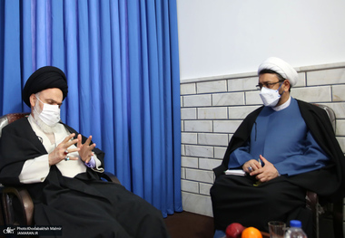 آیت الله حسینی بوشهری: امام تابلو و نماد انقلاب ما است/ اگر حوزویان از امام فاصله بگیرند انقلابی بودن آنها زیر سؤال می رود/ کمساری: اگر غفلت کنیم شاید ناخواسته با تحریف اندیشه امام مواجه شویم/ طلبه های جوان حوزه خیلی نسبت به حضرت امام حساس نیستند