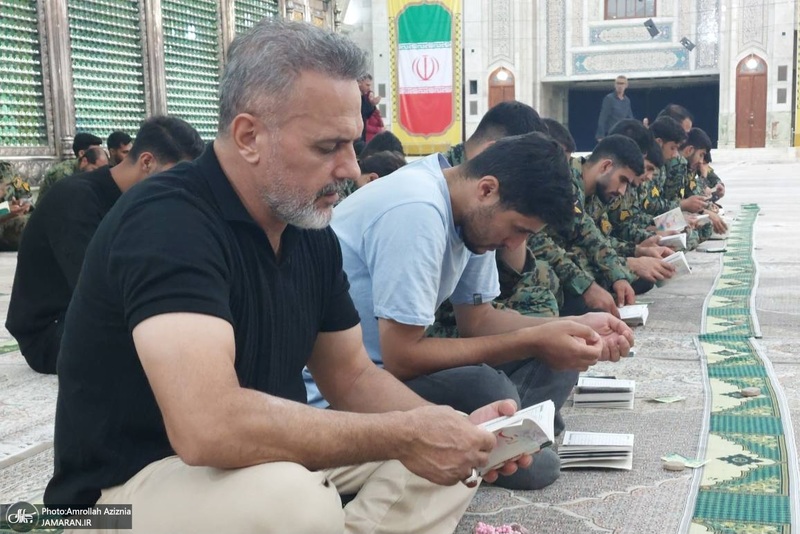 مراسم دعای کمیل در حرم امام خمینی