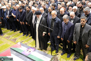 اقامه نماز رهبر معظم انقلاب بر پیکر شهید اسماعیل هنیه