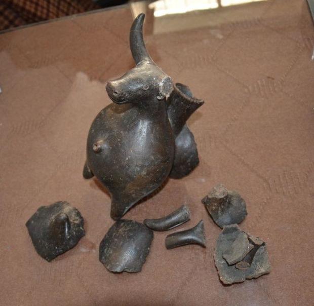 کشف شی تاریخی سه هزار ساله در خاش