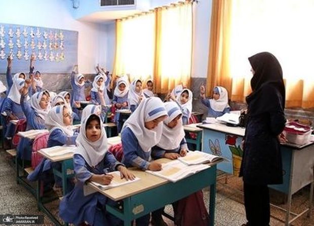 حقوق‌ معلمان نصف خط فقر است!