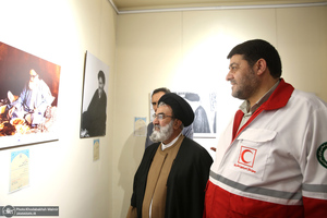 بازدید رئیس جمعیت هلال‌احمر  از بیت تاریخی حضرت امام در خمین