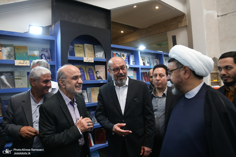 حضور حجت الاسلام و المسلمین علی کمساری در سی و ششمین نمایشگاه کتاب تهران