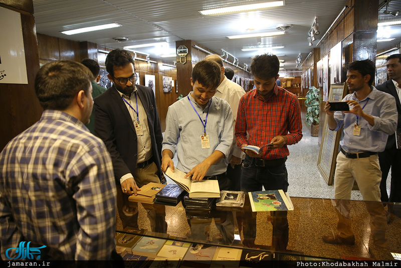 بازدید جمعی از خبرنگاران کشور هند از بیت امام خمینی (س) در جماران