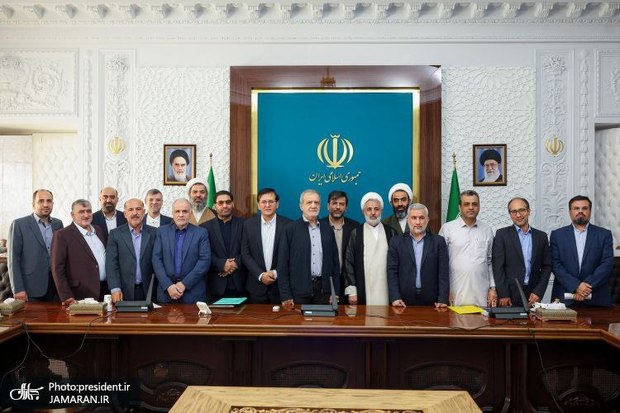 دیدار اعضای کمیسیون حقوقی و قضایی مجلس و مسئولان ستاد مبارزه با مواد مخدر با پزشکیان/ رئیس جمهور: اصلاح قانون مبارزه با مواد مخدر در دستور کار قرار گیرد