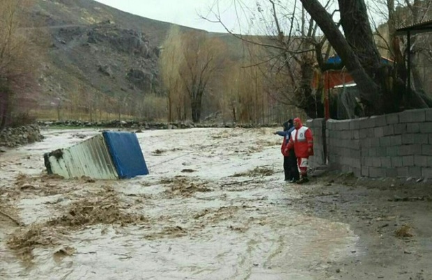 سیل موجب مصدوم شدن 5 نفر در تنگه واشی فیروزکوه شد