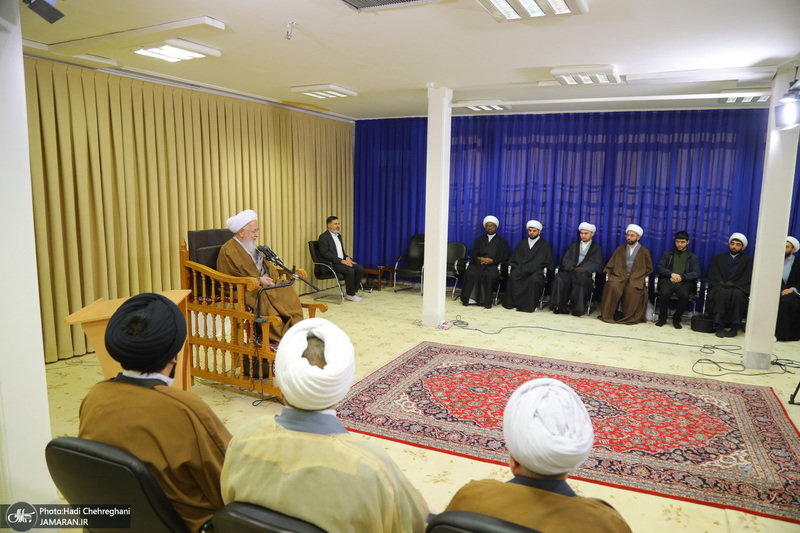 عمامه گذاری طلاب در روز عید مبعث توسط مراجع عظام تقلید‎‎