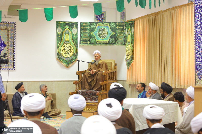 مراسم عمامه گذاری طلاب روز ولادت پیامبر اکرم (ص) و امام جعفر صادق (ع) در بیوت مراجع