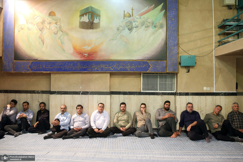 بازدید جمعی از کارکنان بنیاد تعاون وزارت دفاع از بیت امام خمینی در جماران