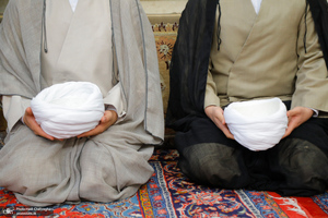 عمامه گذاری طلاب در روز عید مبعث توسط مراجع عظام تقلید‎‎